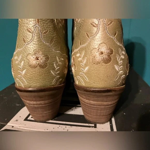 Dingo Metallic Gold Primrose Floral Embroidered Heeled Boots - Picture 7 of 8